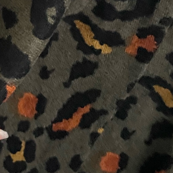 Eclipse Leopard Patterned Knit Top - Picture 3 of 3